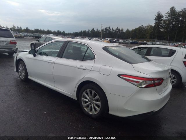 Photo 2 VIN: 4T1C11BKXLU014141 - TOYOTA CAMRY 