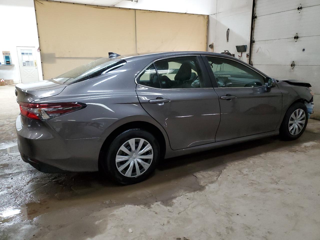 Photo 2 VIN: 4T1C31AK2PU610572 - TOYOTA CAMRY 