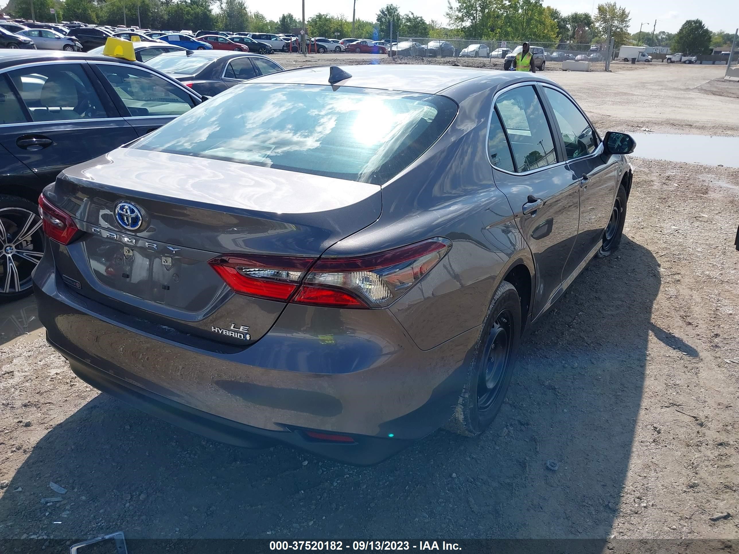 Photo 3 VIN: 4T1C31AK4PU608435 - TOYOTA CAMRY 