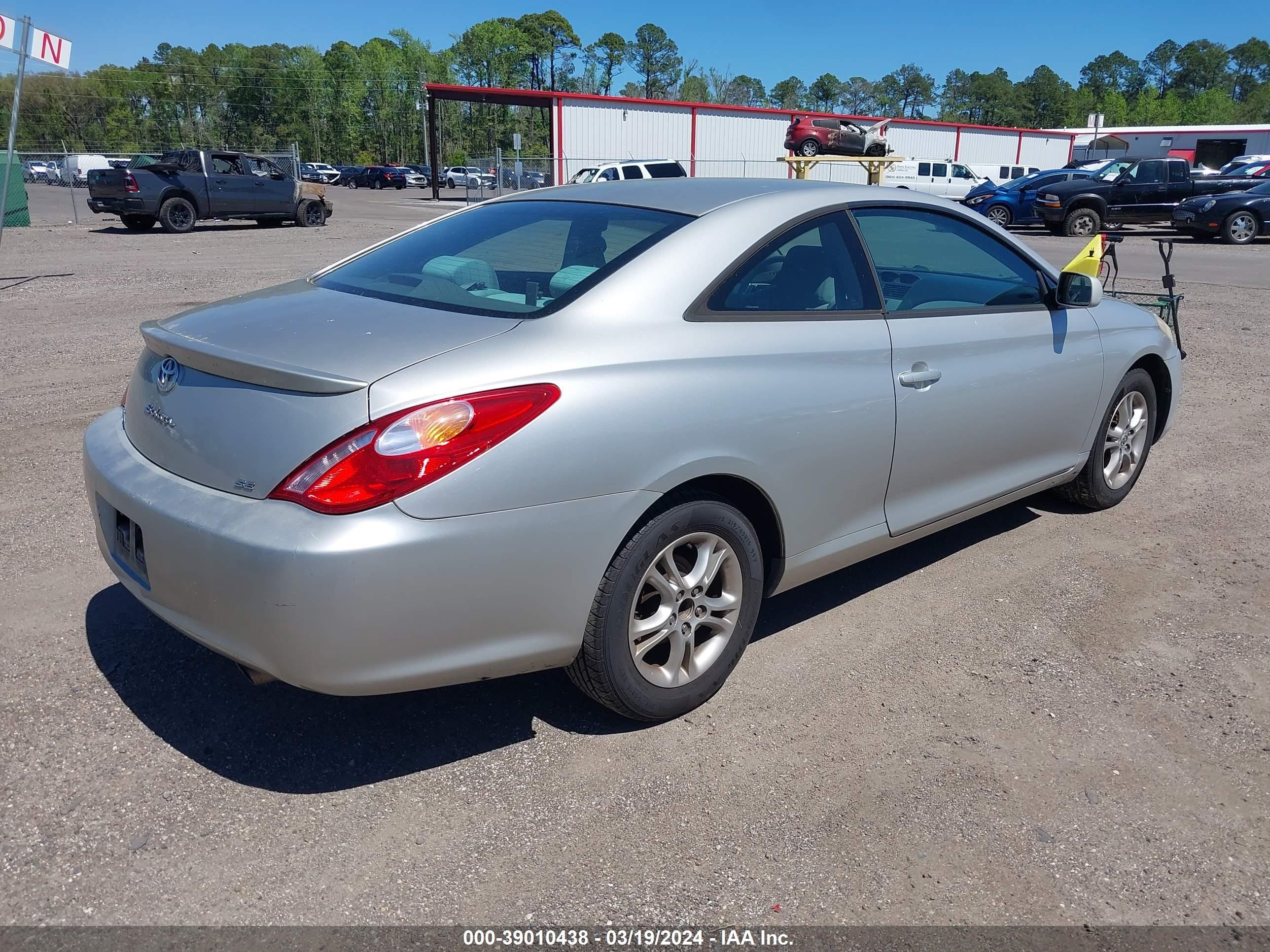 Photo 3 VIN: 4T1CE38P25U992025 - TOYOTA CAMRY SOLARA 