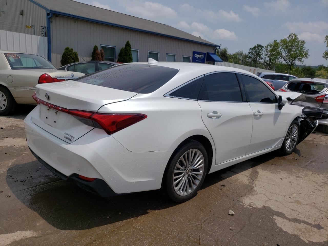 Photo 2 VIN: 4T1DA1AB9NU011840 - TOYOTA AVALON 