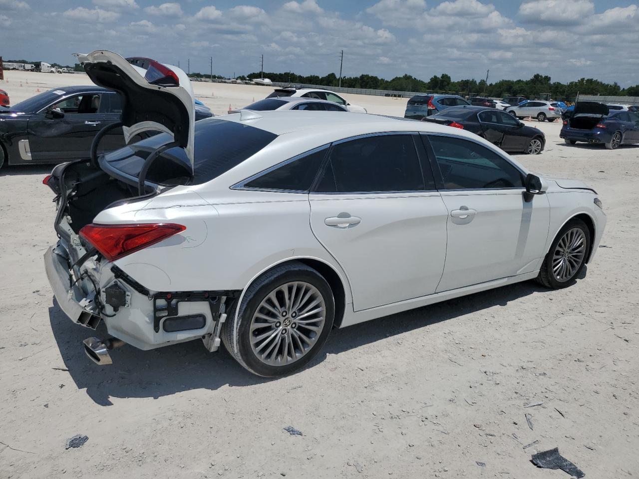 Photo 2 VIN: 4T1DZ1FB8MU071074 - TOYOTA AVALON 