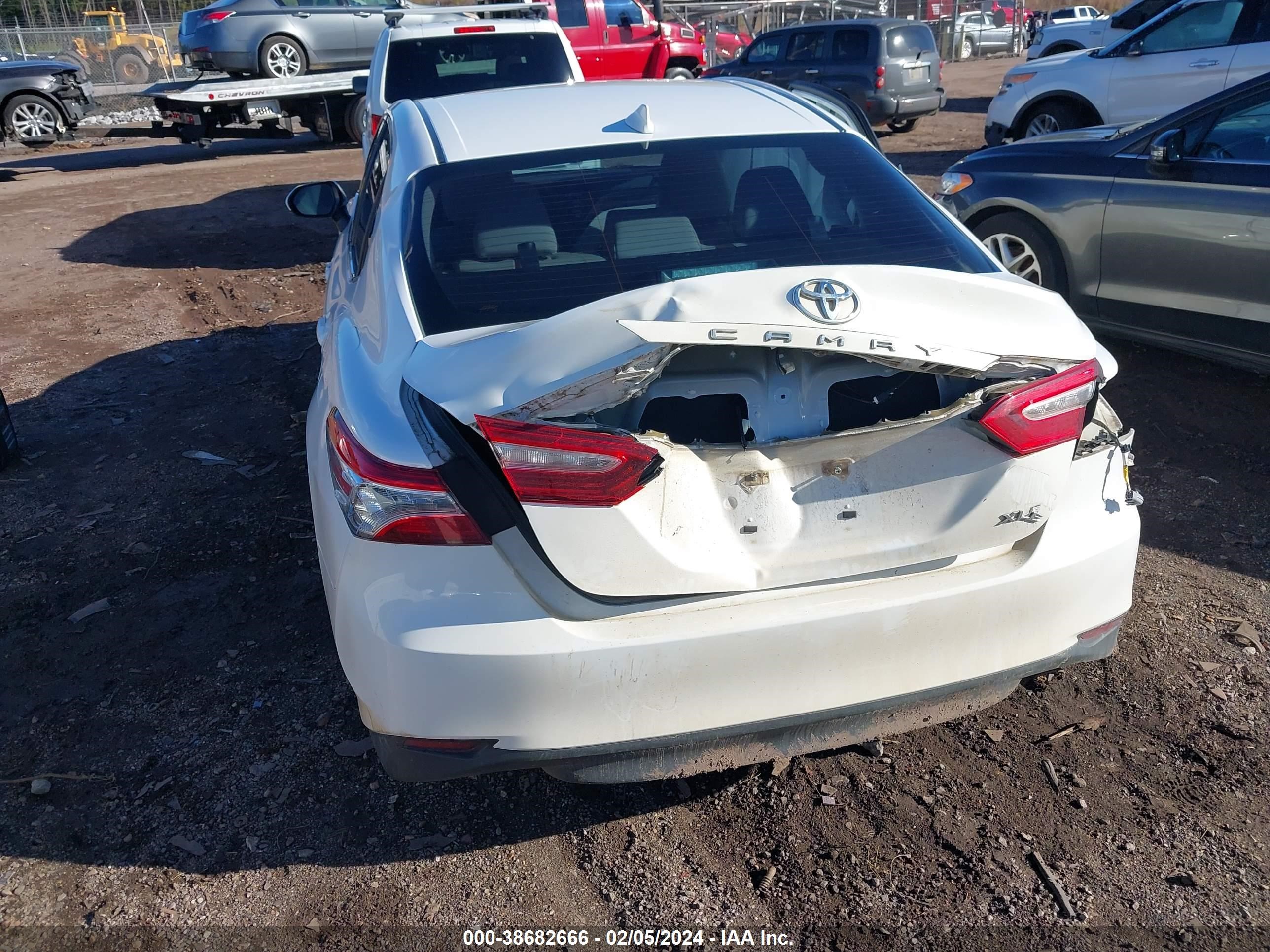 Photo 16 VIN: 4T1F11AK5LU978838 - TOYOTA CAMRY 