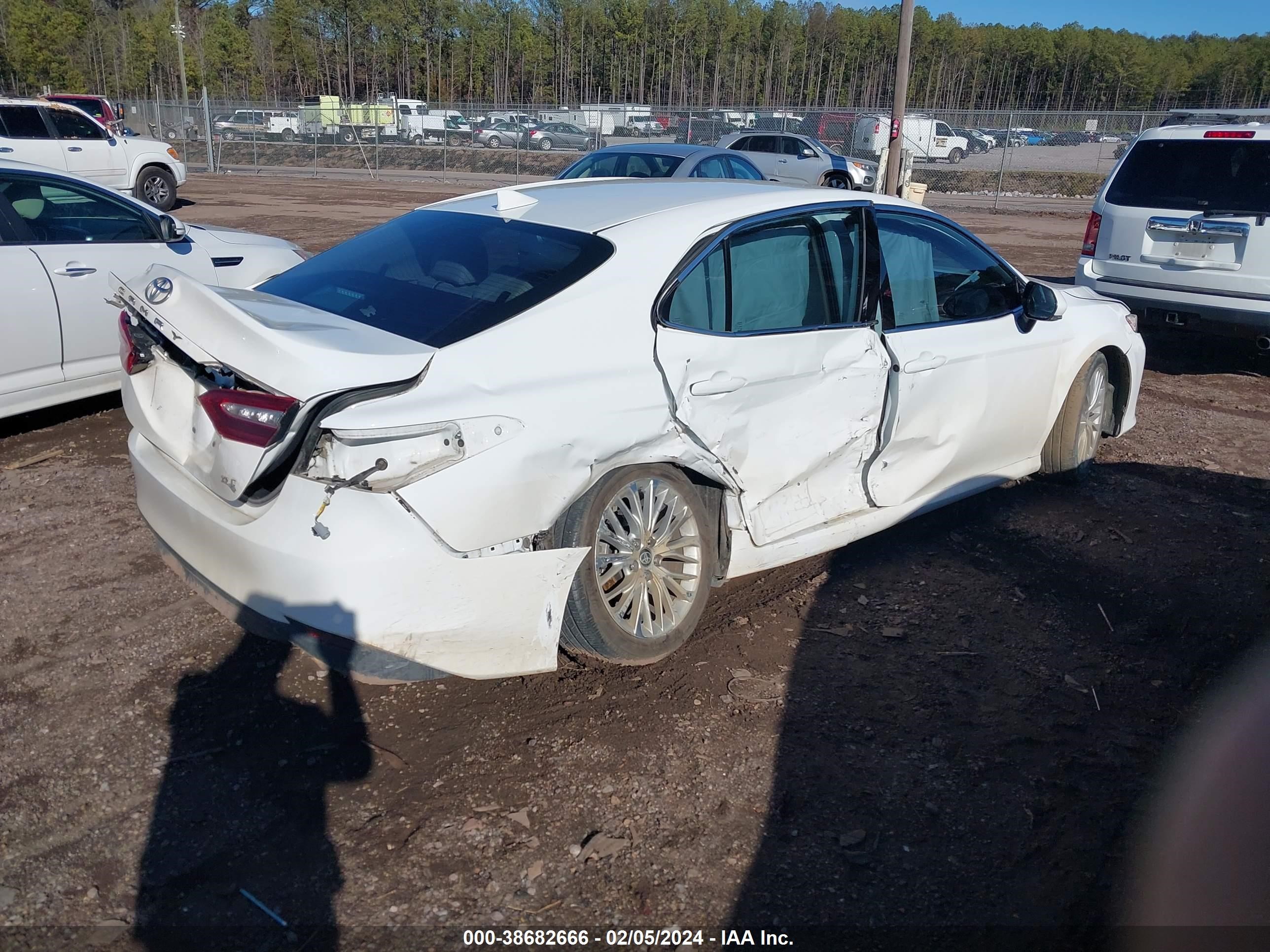 Photo 3 VIN: 4T1F11AK5LU978838 - TOYOTA CAMRY 