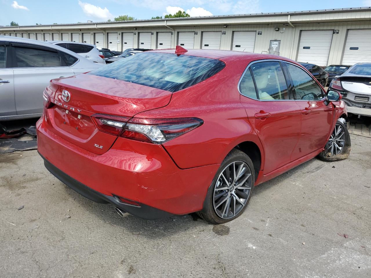 Photo 2 VIN: 4T1F11AKXPU185296 - TOYOTA CAMRY 