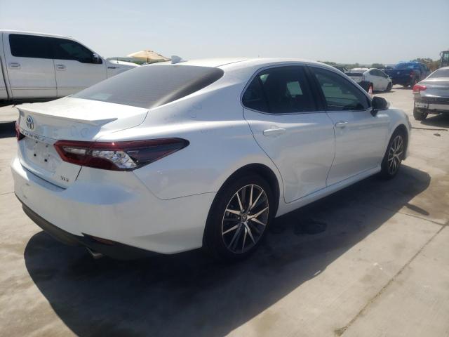 Photo 2 VIN: 4T1F11AKXRU898220 - TOYOTA CAMRY XLE 