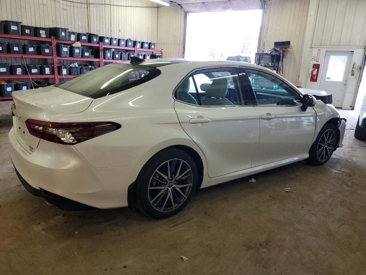 Photo 2 VIN: 4T1F11BK3PU091212 - TOYOTA CAMRY 