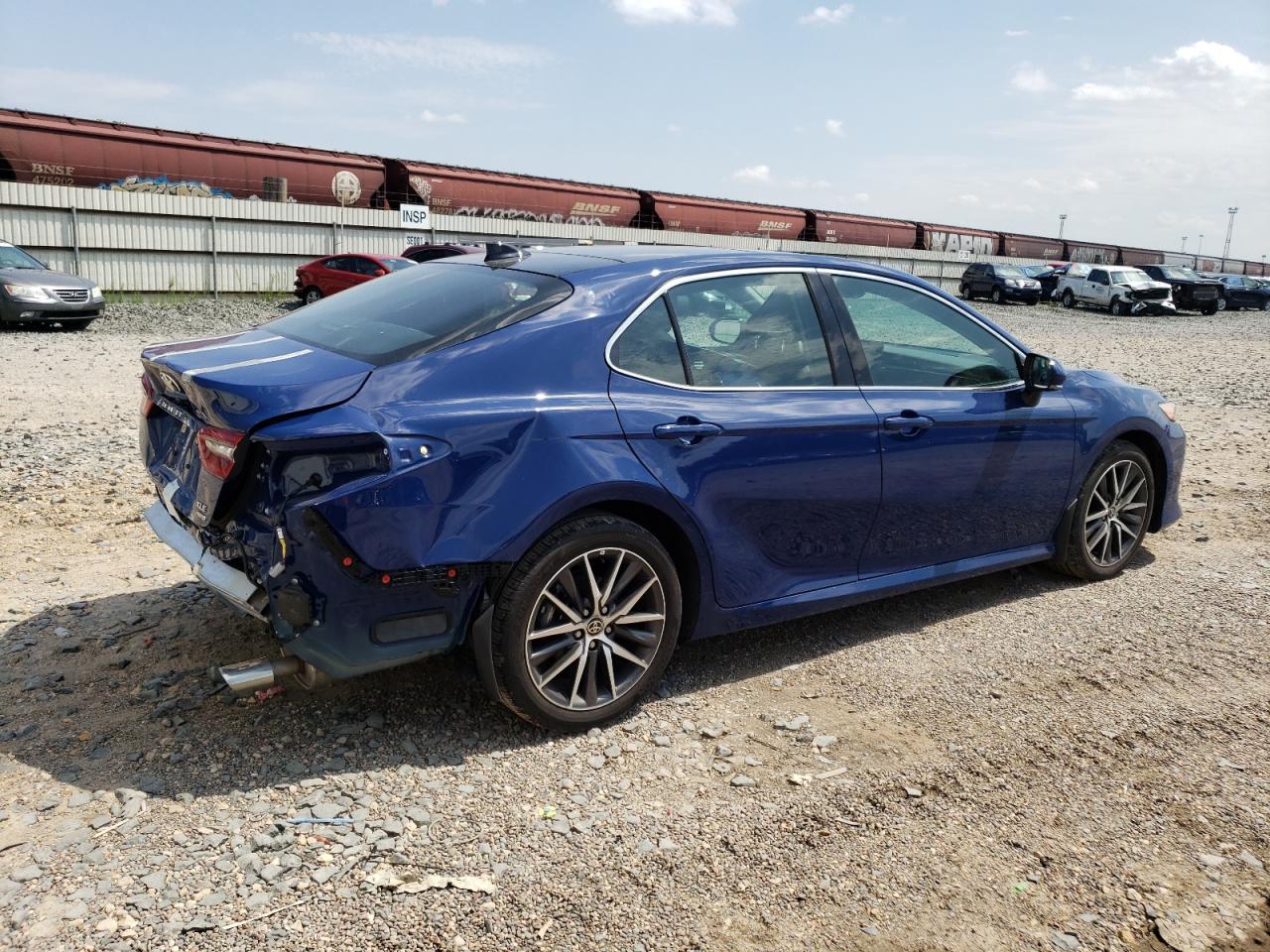 Photo 2 VIN: 4T1F11BK7PU082240 - TOYOTA CAMRY 