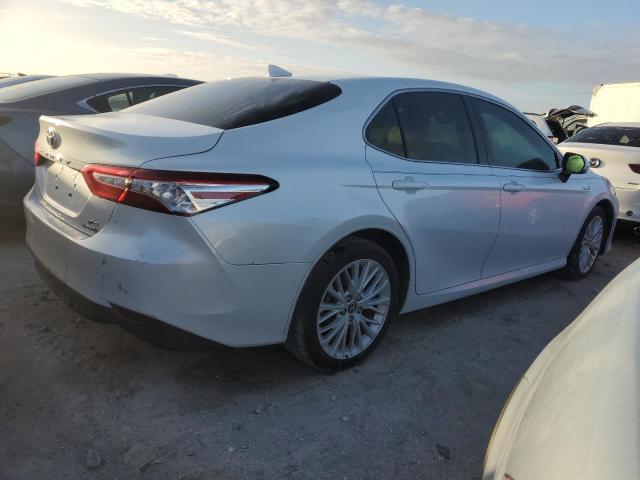 Photo 2 VIN: 4T1F31AKXLU537748 - TOYOTA CAMRY XLE 