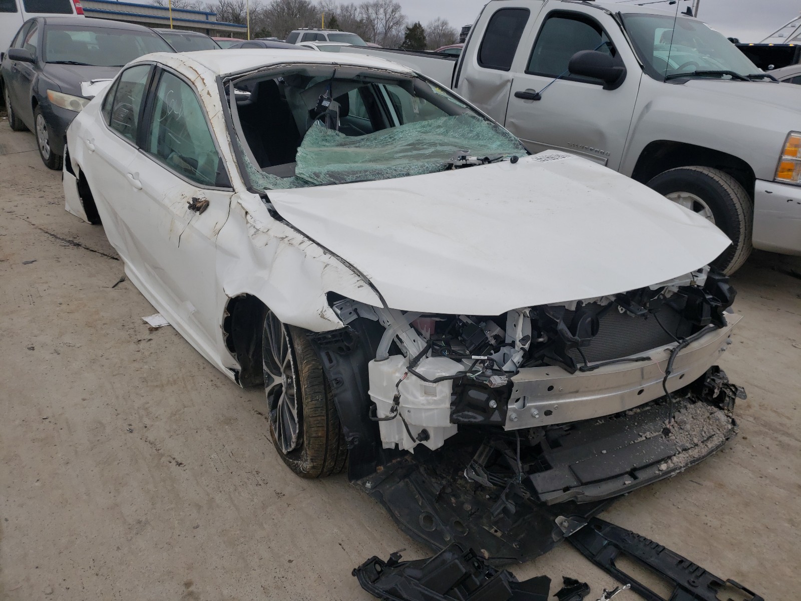 Photo 0 VIN: 4T1G11AK0LU327413 - TOYOTA CAMRY SE 