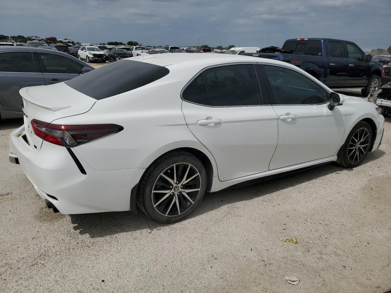 Photo 2 VIN: 4T1G11AK0MU616888 - TOYOTA CAMRY 