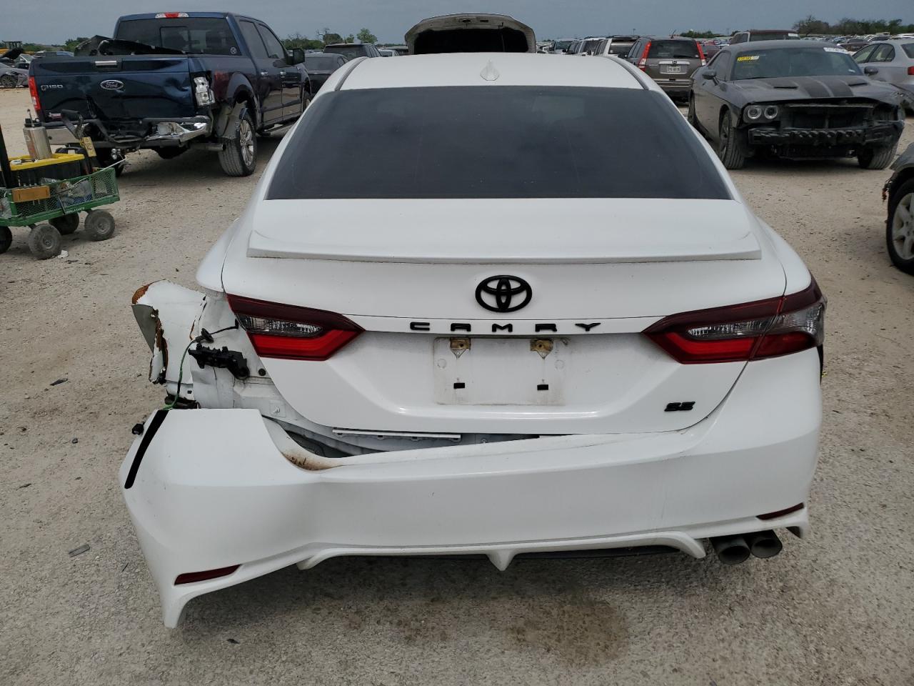 Photo 5 VIN: 4T1G11AK0MU616888 - TOYOTA CAMRY 