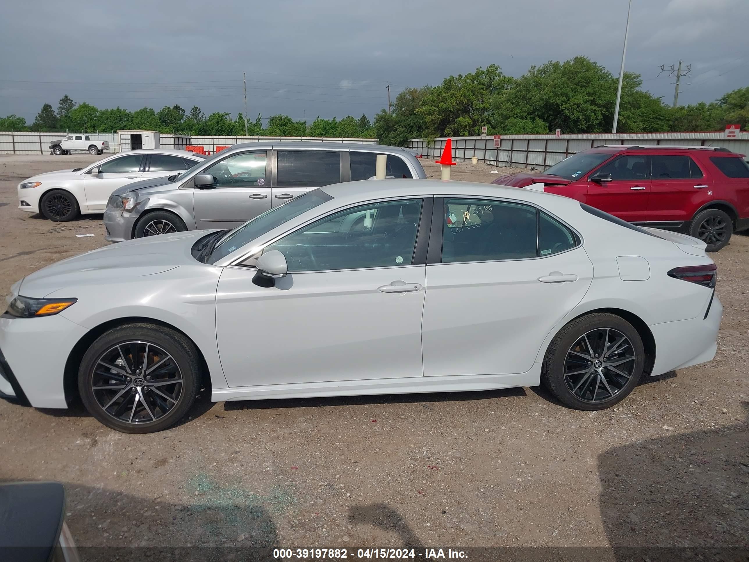 Photo 13 VIN: 4T1G11AK0PU155065 - TOYOTA CAMRY 