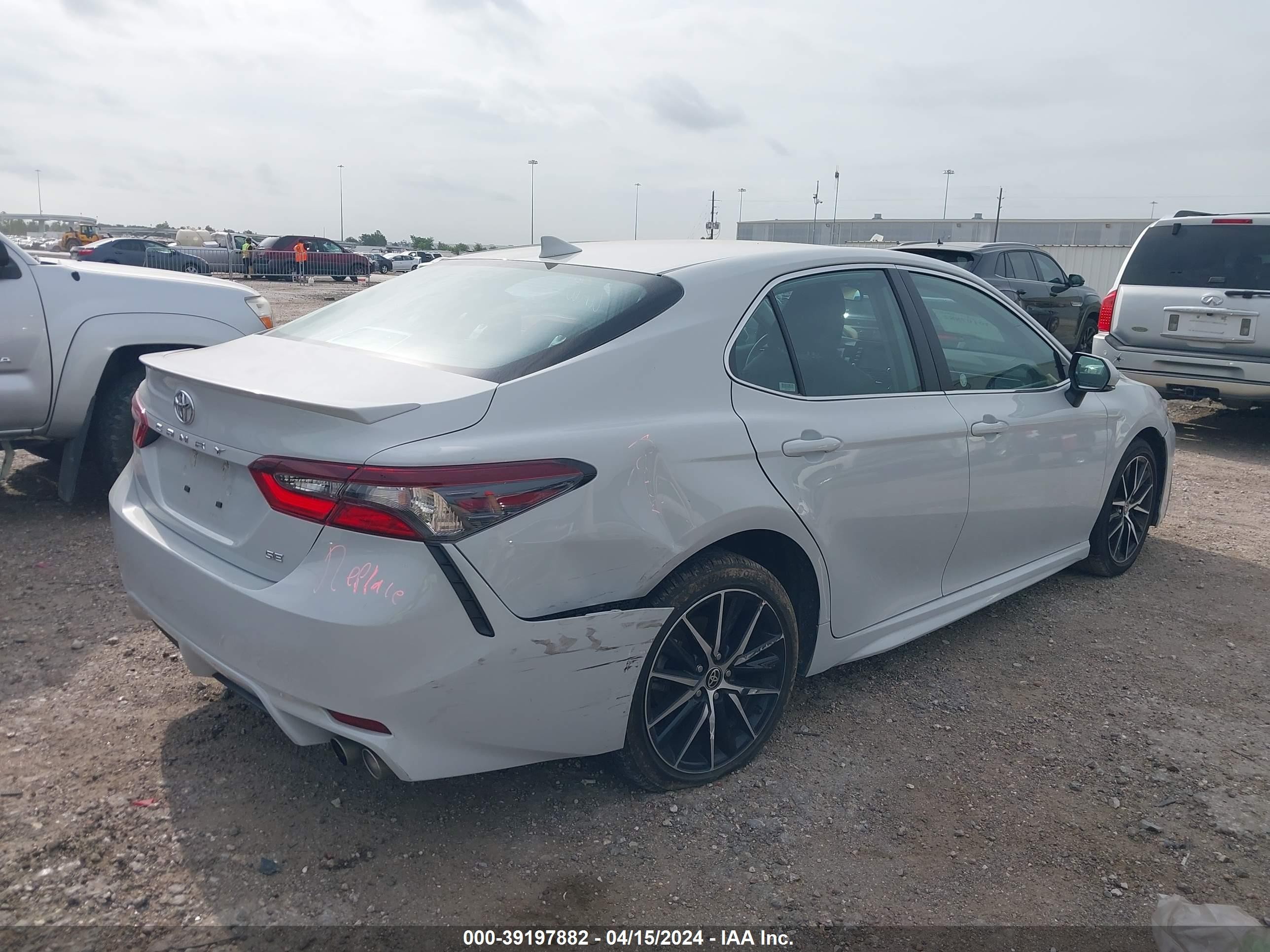 Photo 3 VIN: 4T1G11AK0PU155065 - TOYOTA CAMRY 