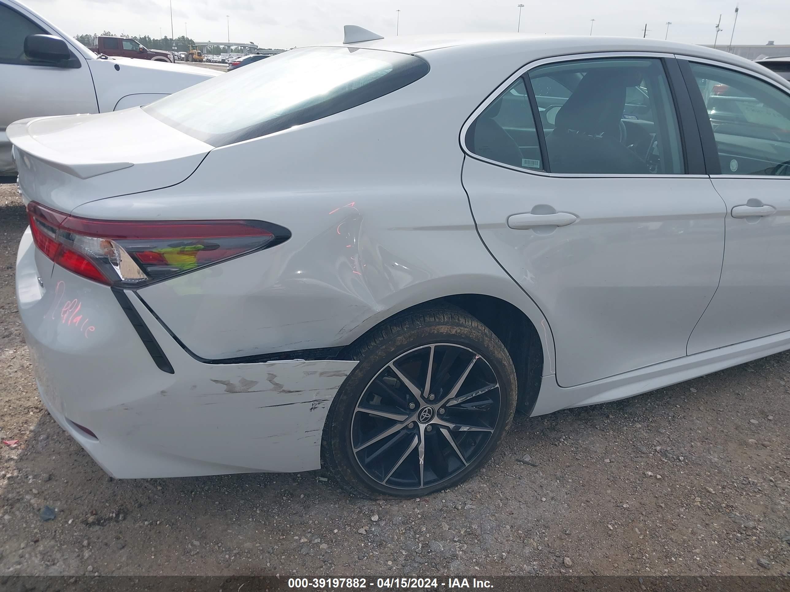 Photo 5 VIN: 4T1G11AK0PU155065 - TOYOTA CAMRY 