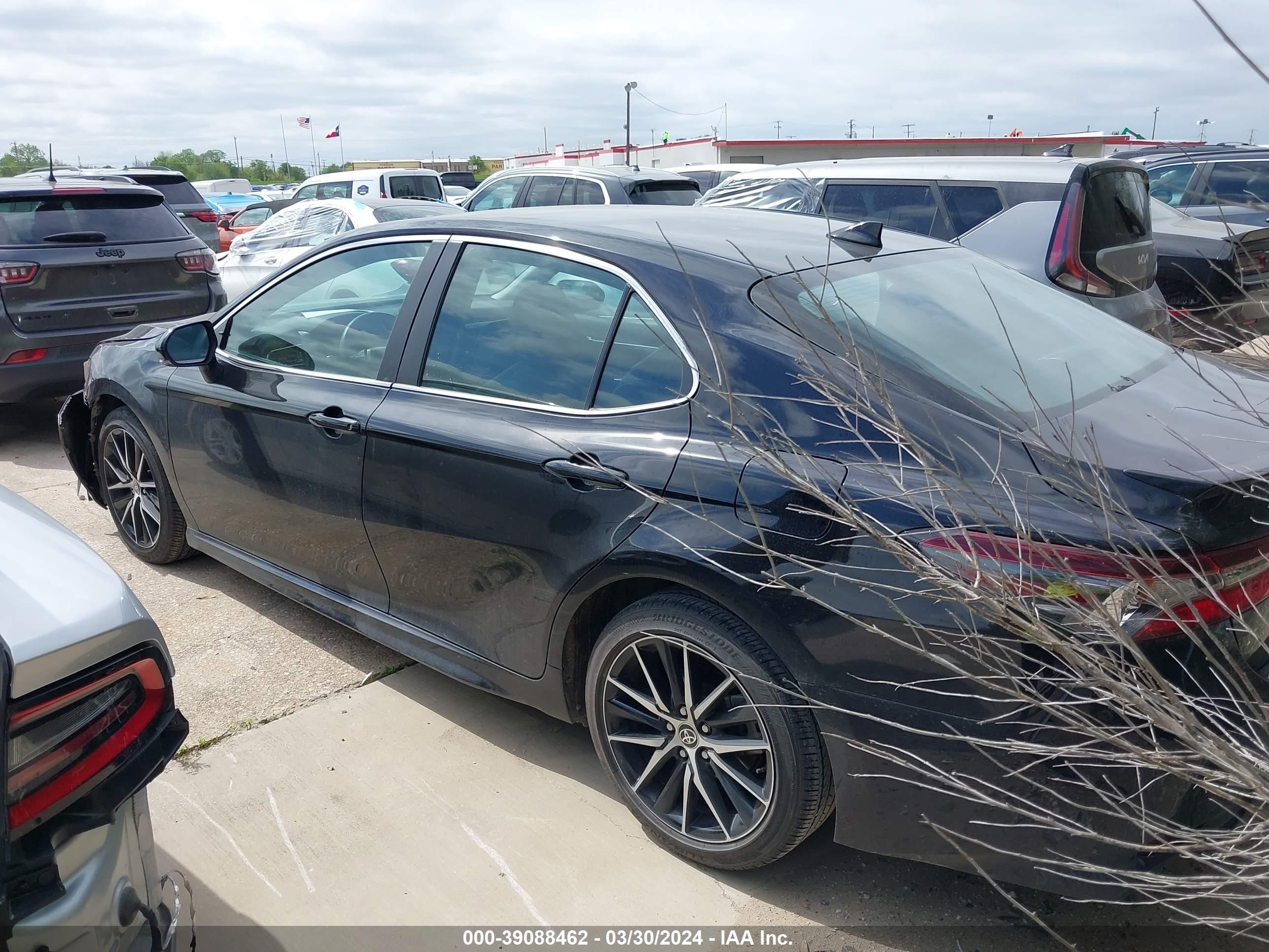 Photo 2 VIN: 4T1G11AK0PU769081 - TOYOTA CAMRY 