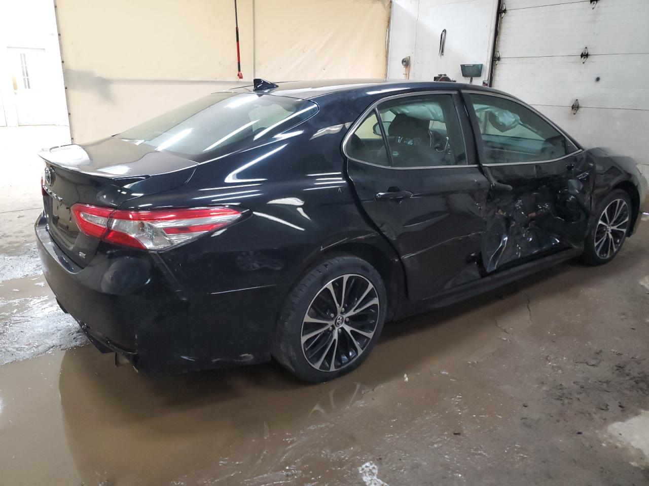 Photo 2 VIN: 4T1G11AK1LU330319 - TOYOTA CAMRY 