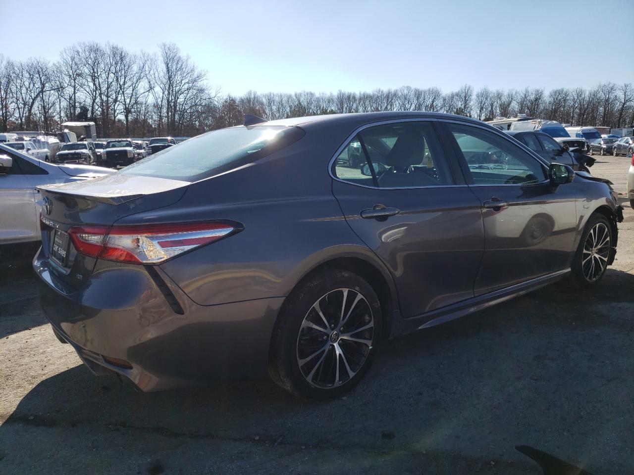 Photo 2 VIN: 4T1G11AK1LU358511 - TOYOTA CAMRY 