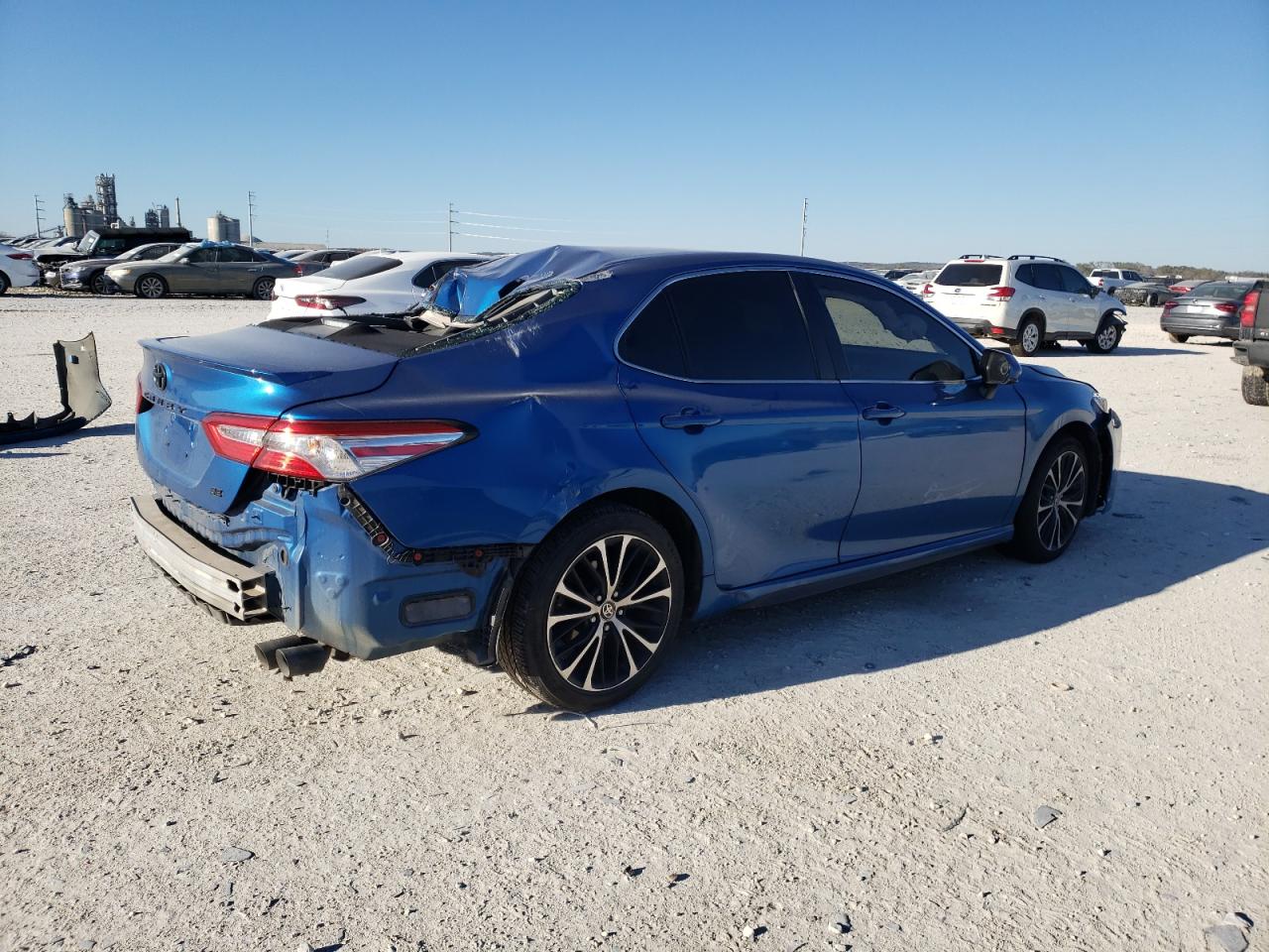 Photo 2 VIN: 4T1G11AK1LU374501 - TOYOTA CAMRY 