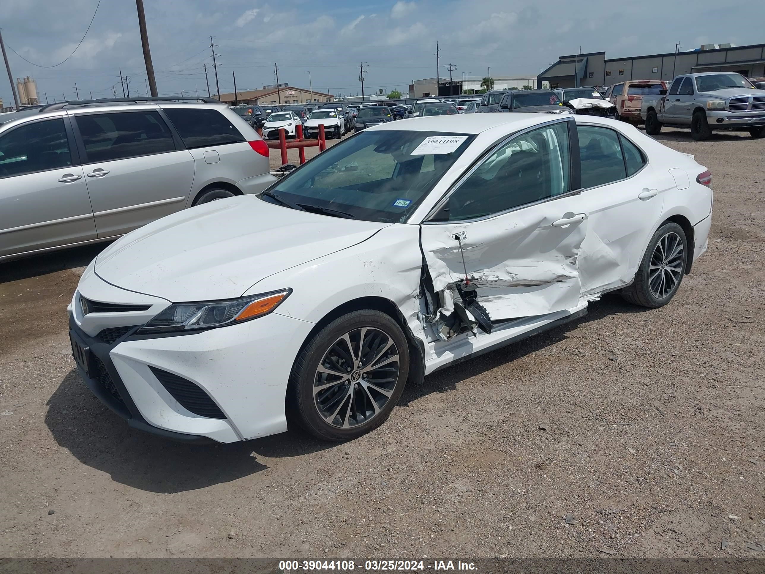 Photo 1 VIN: 4T1G11AK1LU508052 - TOYOTA CAMRY 