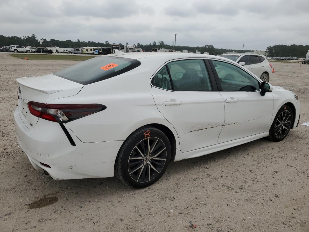 Photo 2 VIN: 4T1G11AK1MU425254 - TOYOTA CAMRY 