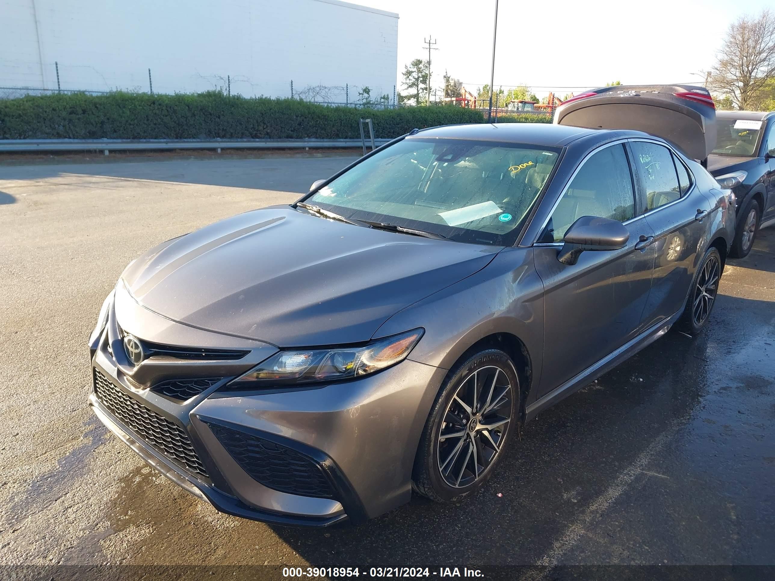 Photo 1 VIN: 4T1G11AK1MU561142 - TOYOTA CAMRY 