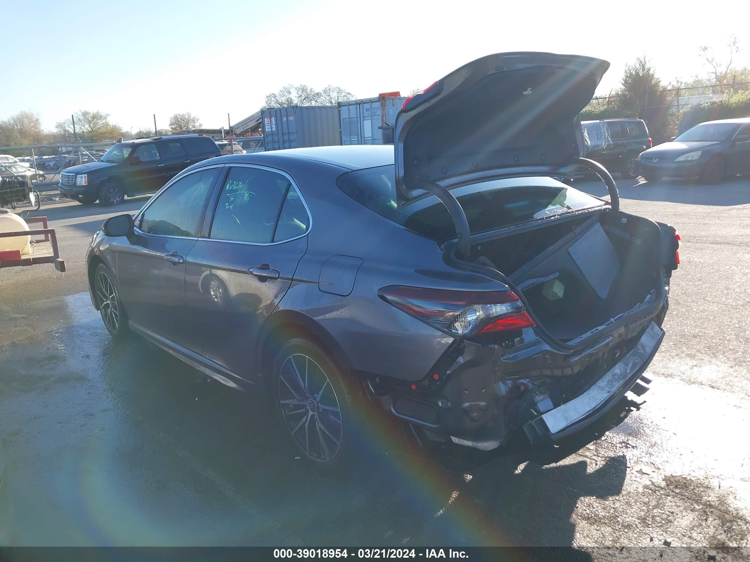 Photo 13 VIN: 4T1G11AK1MU561142 - TOYOTA CAMRY 