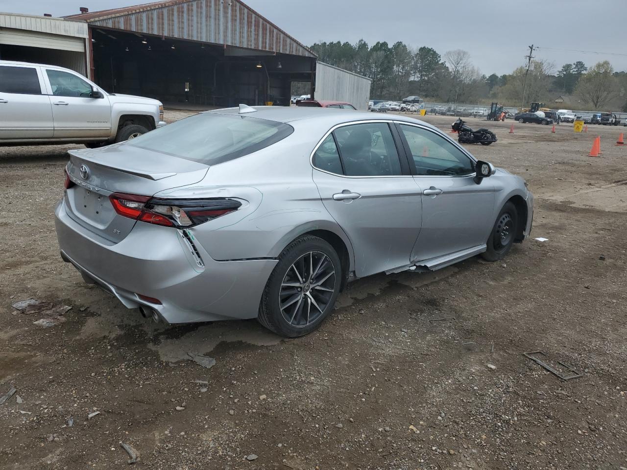 Photo 2 VIN: 4T1G11AK1MU585103 - TOYOTA CAMRY 