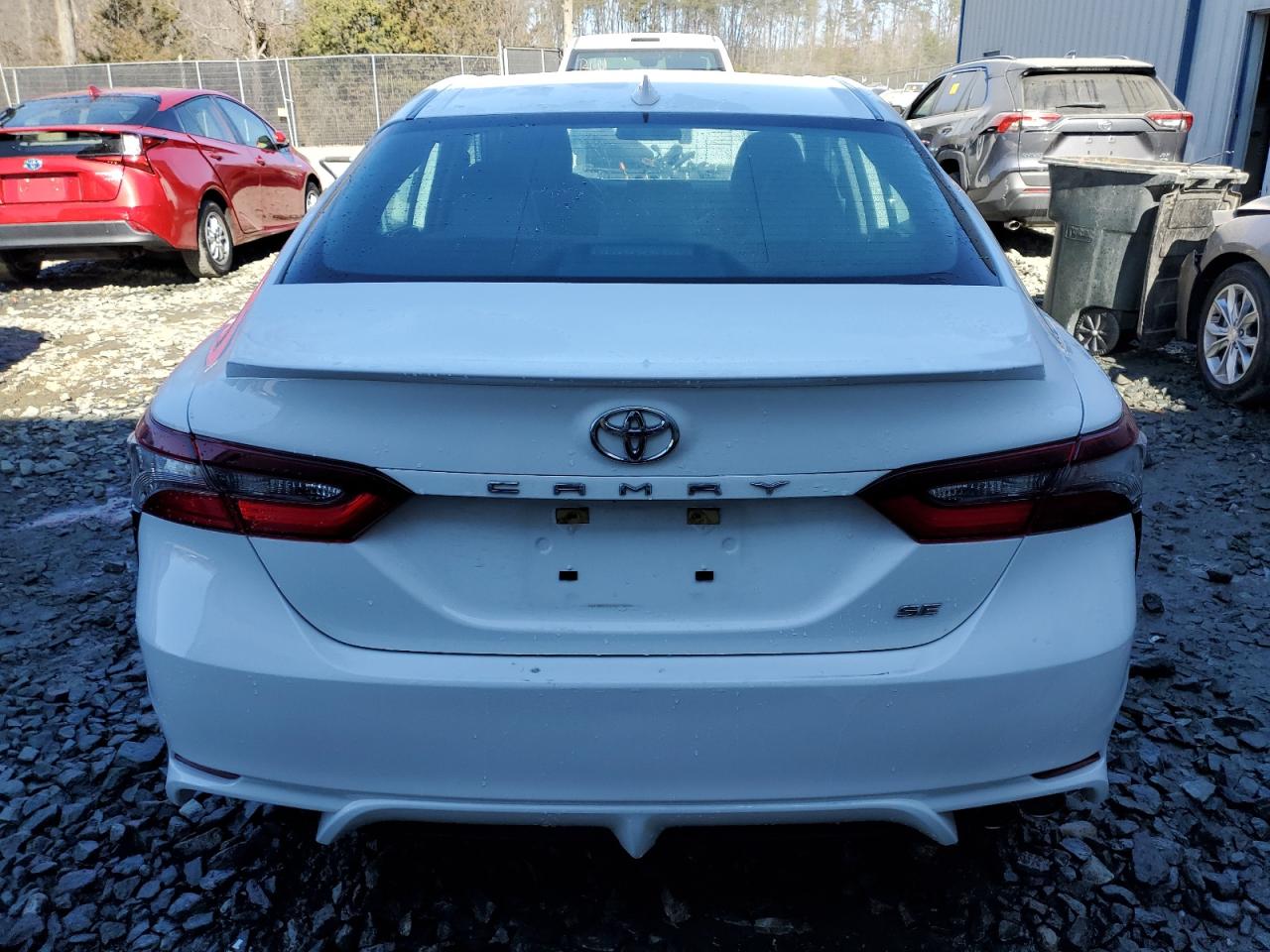 Photo 5 VIN: 4T1G11AK1NU658729 - TOYOTA CAMRY 