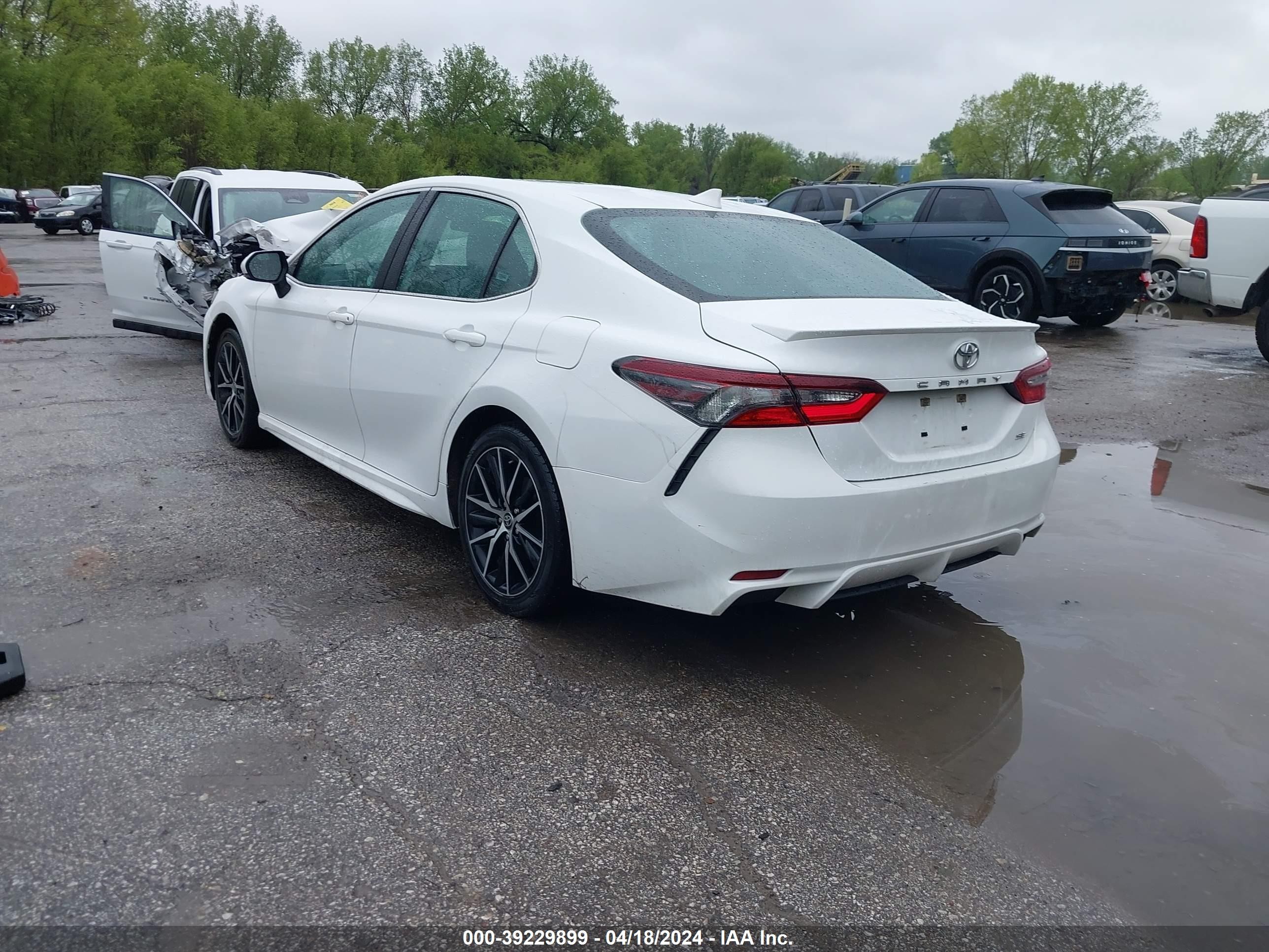 Photo 2 VIN: 4T1G11AK1NU660285 - TOYOTA CAMRY 