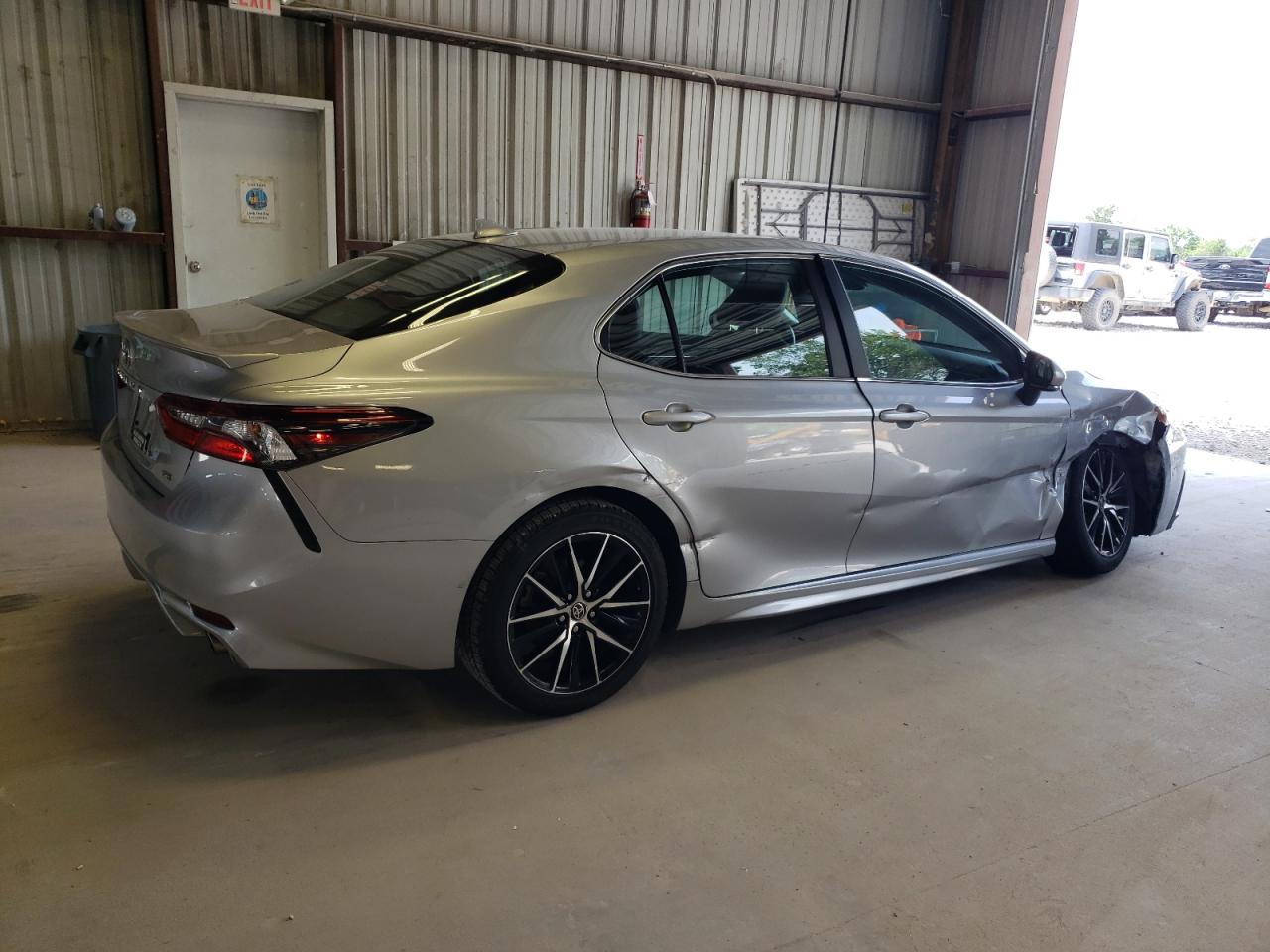 Photo 2 VIN: 4T1G11AK1NU665437 - TOYOTA CAMRY 