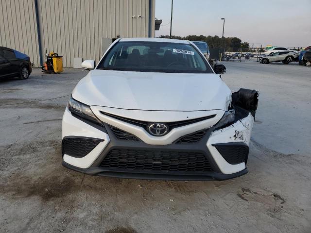 Photo 4 VIN: 4T1G11AK1NU689379 - TOYOTA CAMRY SE 