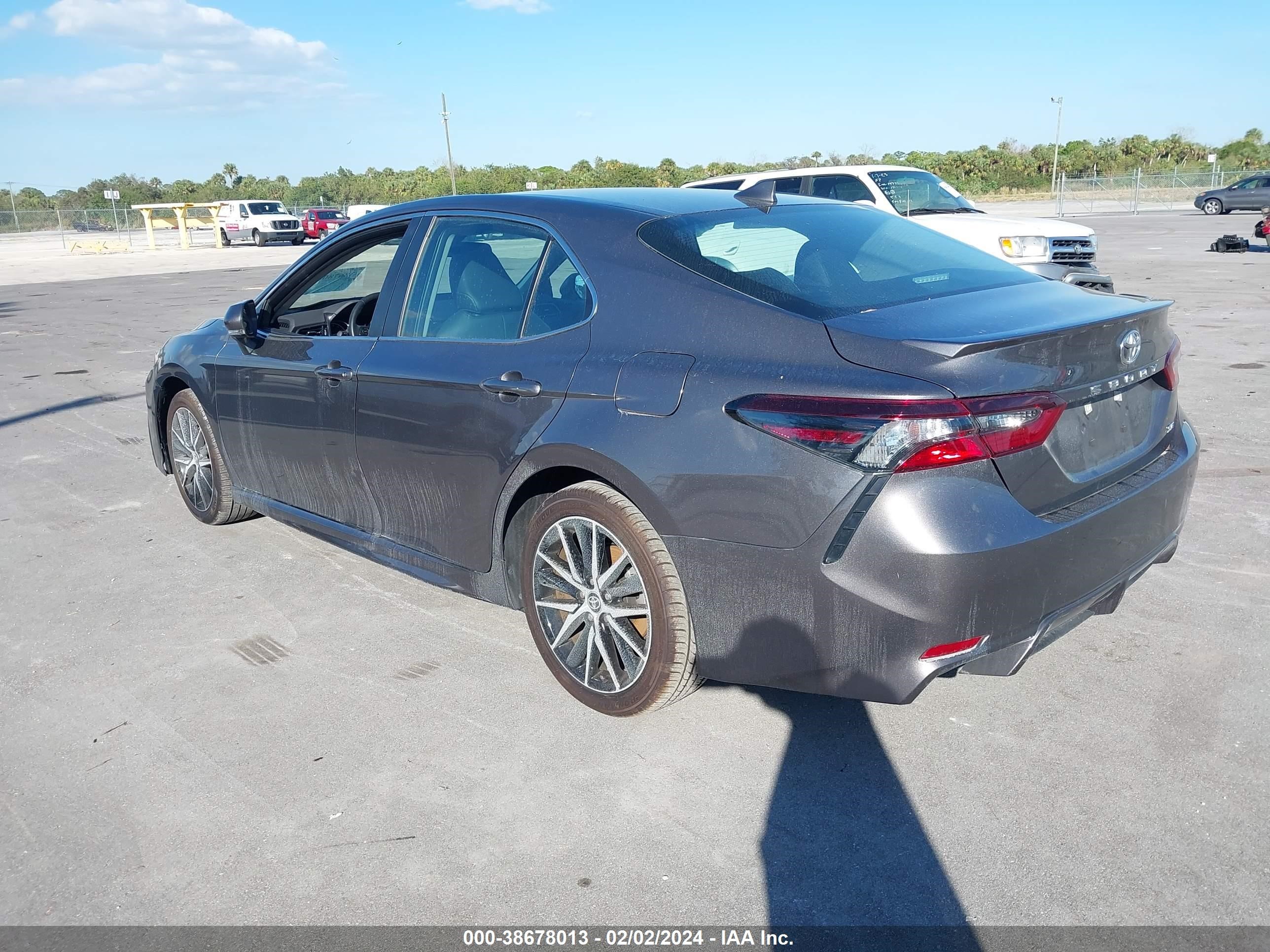 Photo 2 VIN: 4T1G11AK1PU761233 - TOYOTA CAMRY 