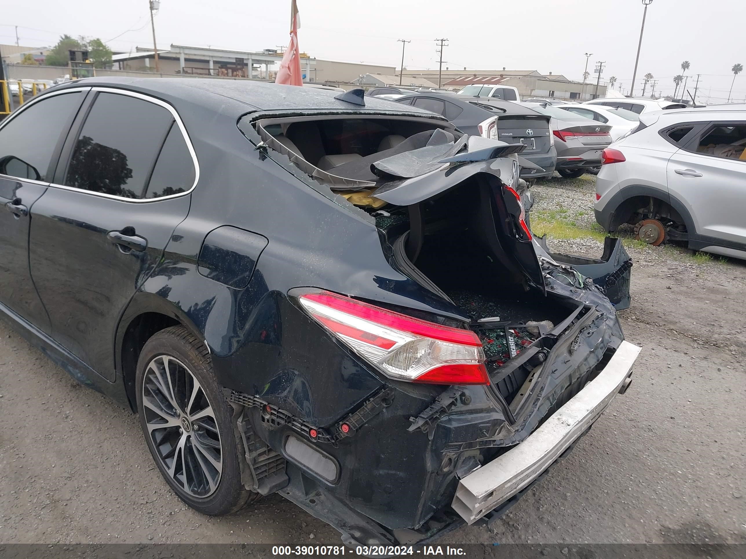 Photo 17 VIN: 4T1G11AK2LU357092 - TOYOTA CAMRY 