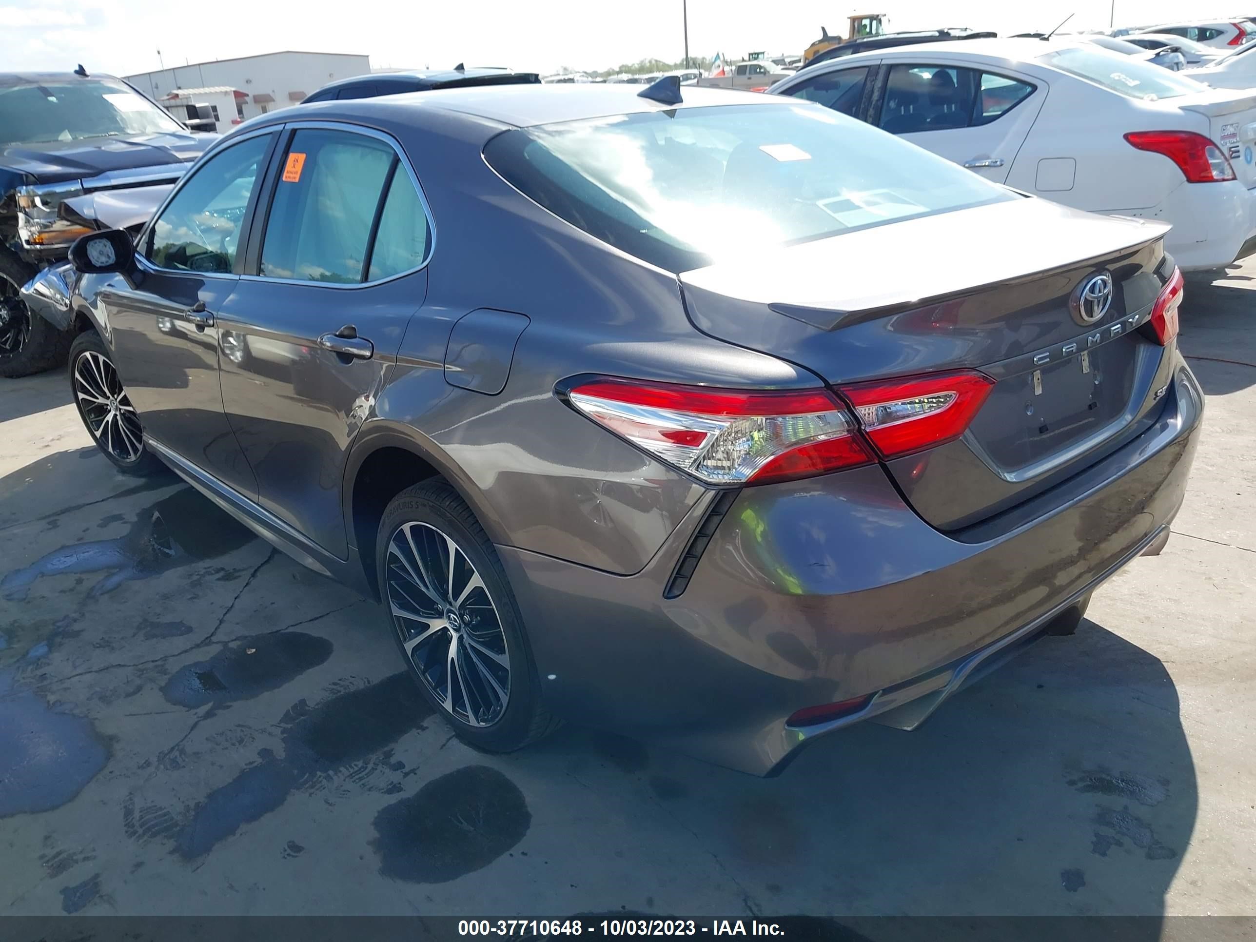 Photo 2 VIN: 4T1G11AK2LU871363 - TOYOTA CAMRY 