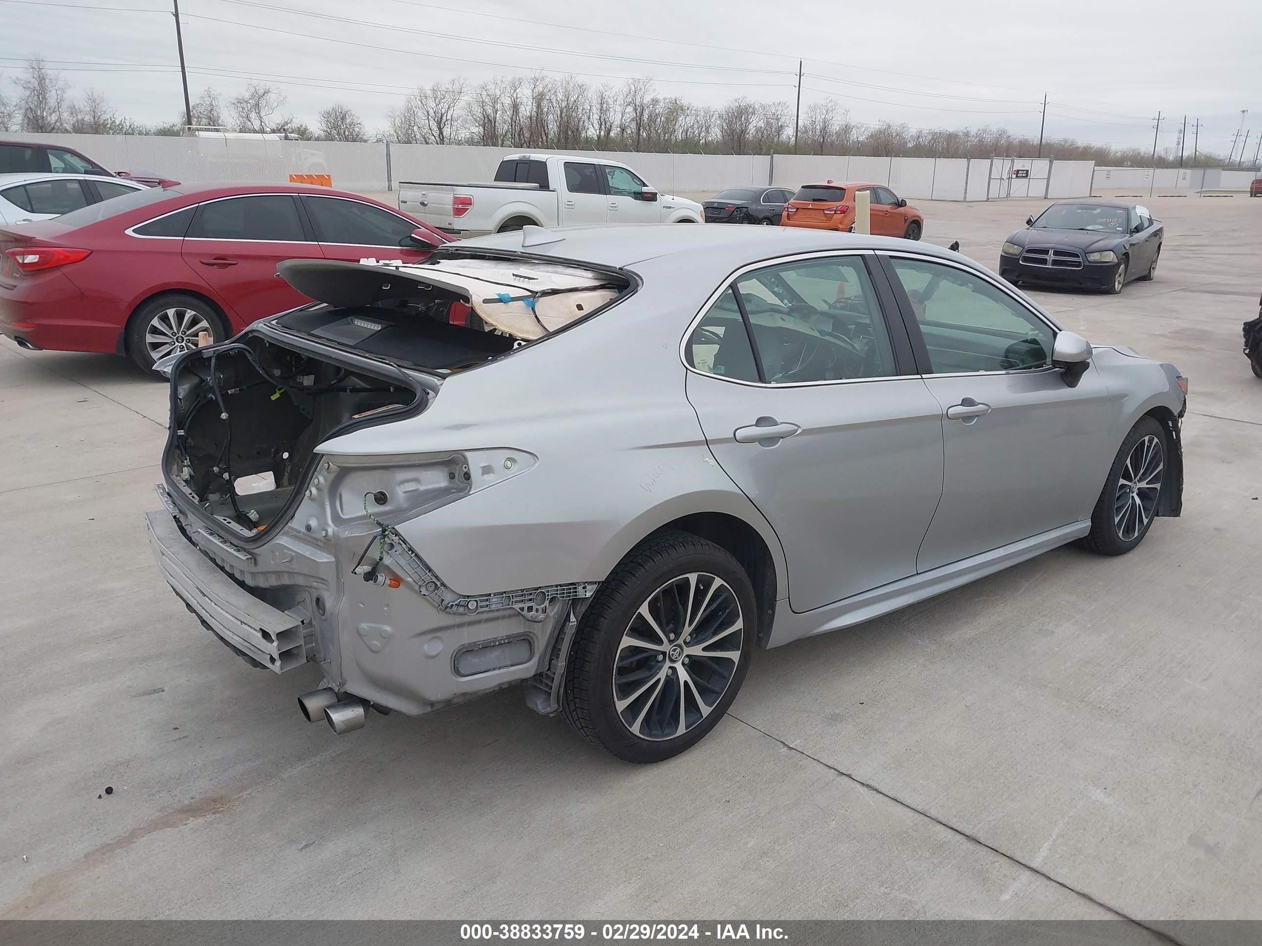 Photo 3 VIN: 4T1G11AK2LU929973 - TOYOTA CAMRY 