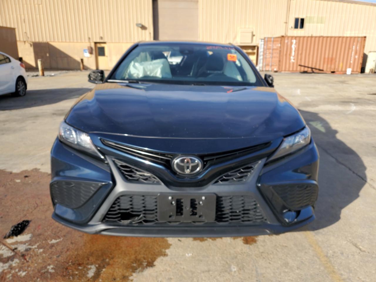 Photo 4 VIN: 4T1G11AK2MU443844 - TOYOTA CAMRY 