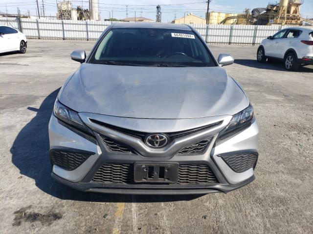 Photo 4 VIN: 4T1G11AK2MU522611 - TOYOTA CAMRY SE 