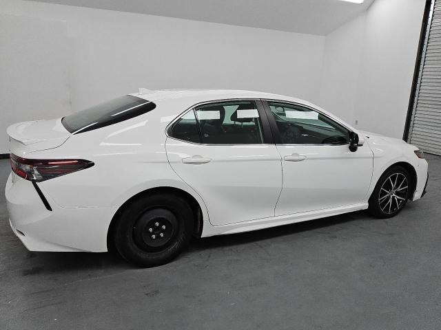 Photo 2 VIN: 4T1G11AK2MU585790 - TOYOTA CAMRY SE 