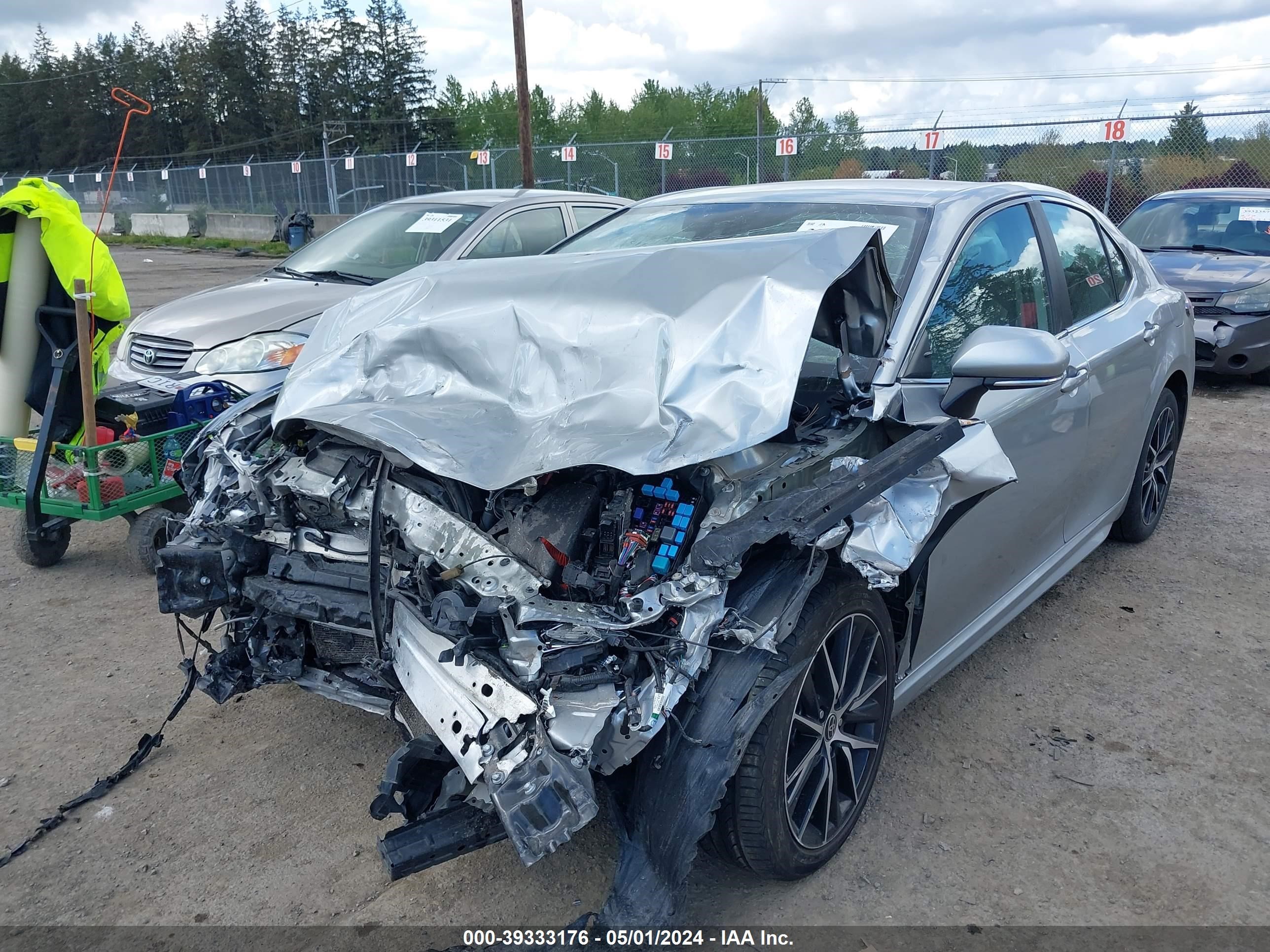 Photo 1 VIN: 4T1G11AK2NU667715 - TOYOTA CAMRY 