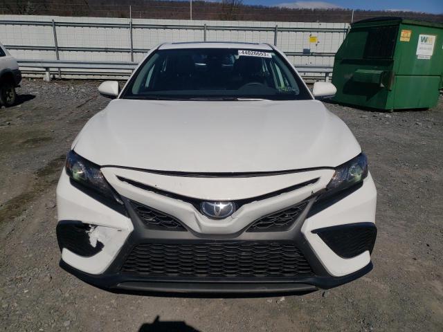 Photo 4 VIN: 4T1G11AK2NU700857 - TOYOTA CAMRY SE 