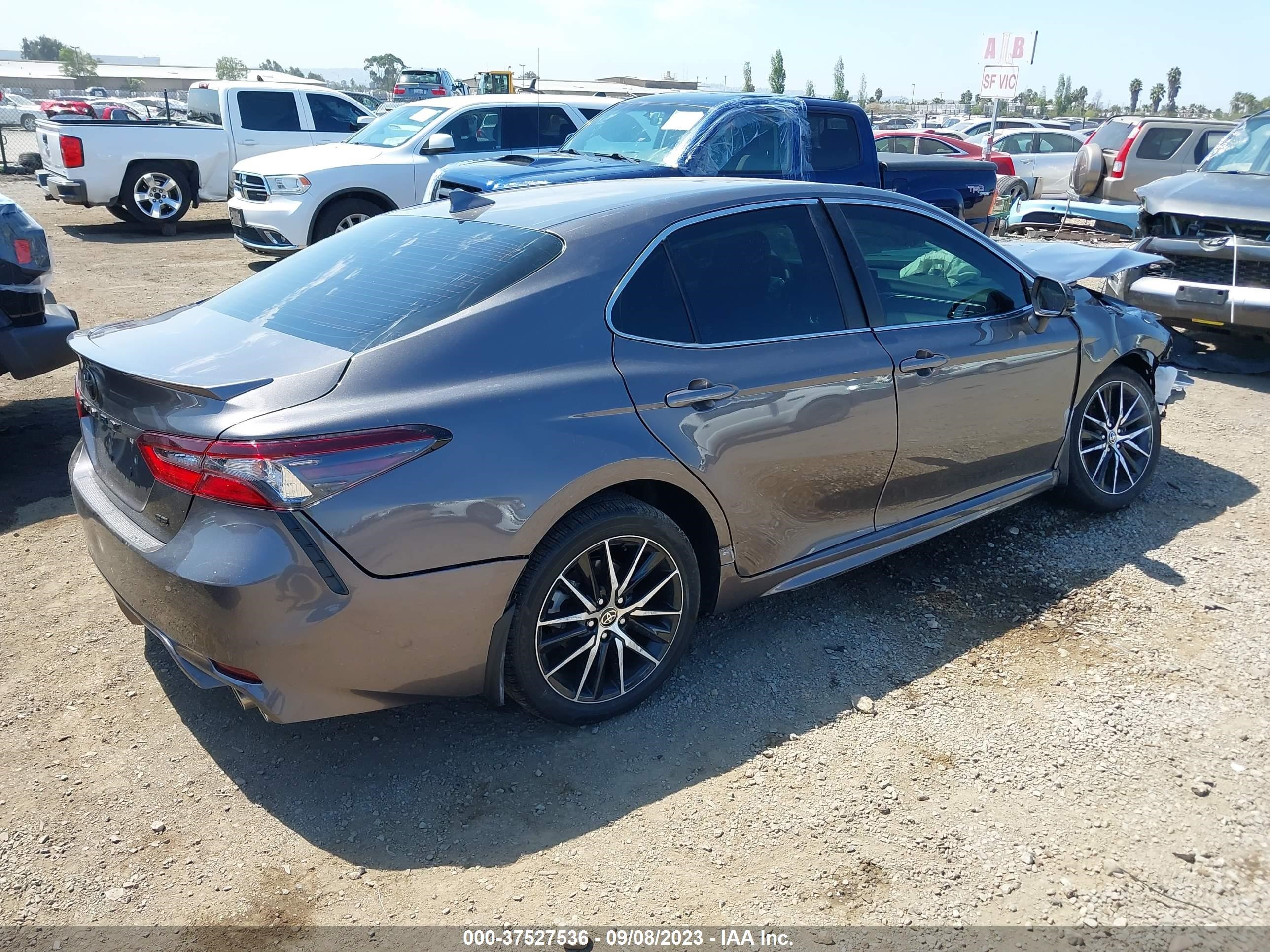 Photo 3 VIN: 4T1G11AK2PU809466 - TOYOTA CAMRY 