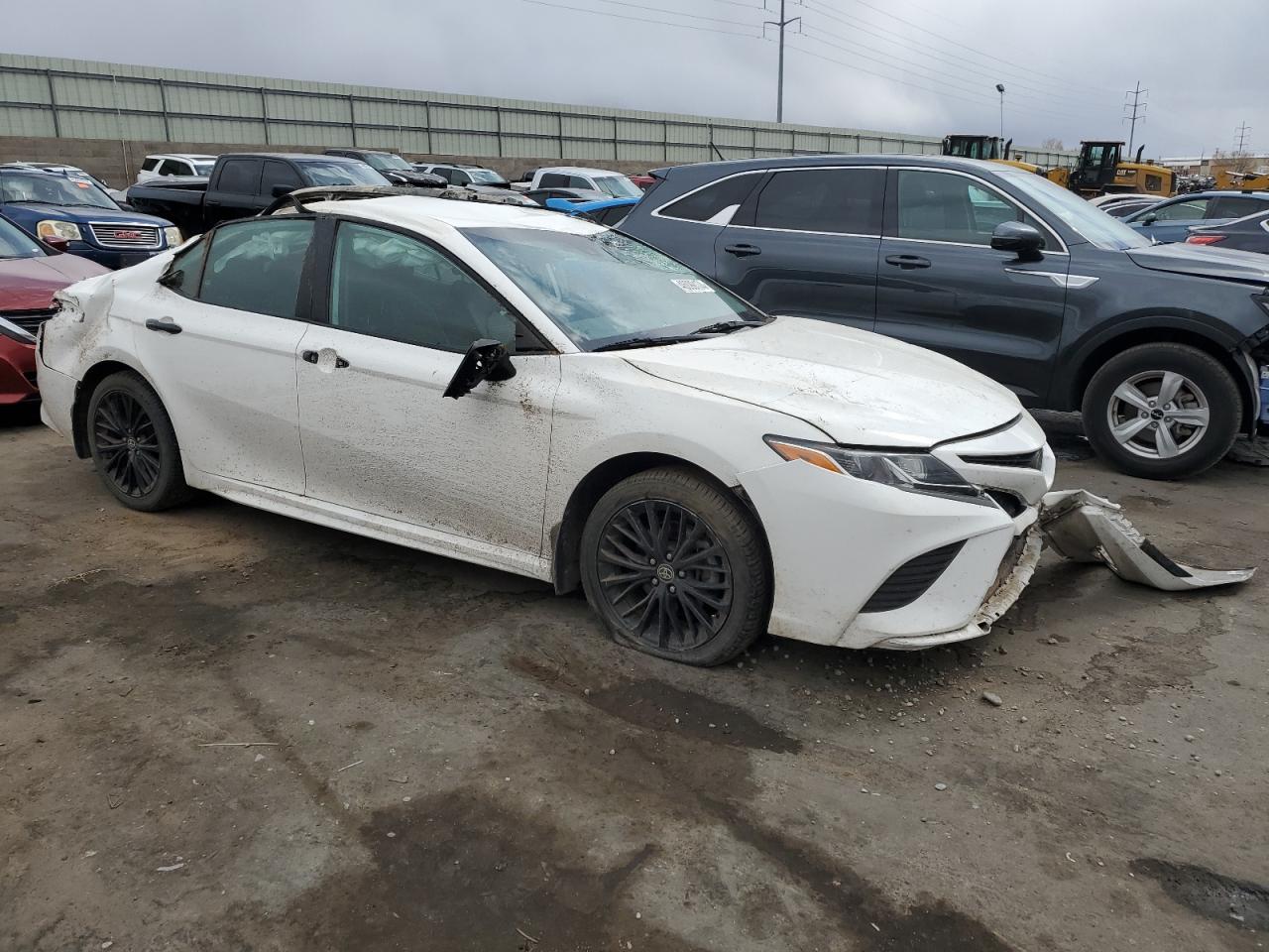 Photo 3 VIN: 4T1G11AK3LU398590 - TOYOTA CAMRY 