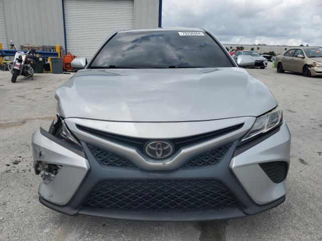 Photo 4 VIN: 4T1G11AK3LU889158 - TOYOTA CAMRY SE 