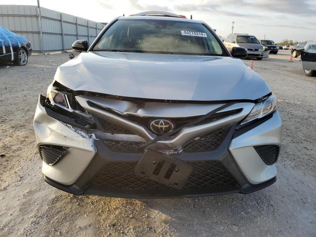 Photo 4 VIN: 4T1G11AK3LU986568 - TOYOTA CAMRY SE 