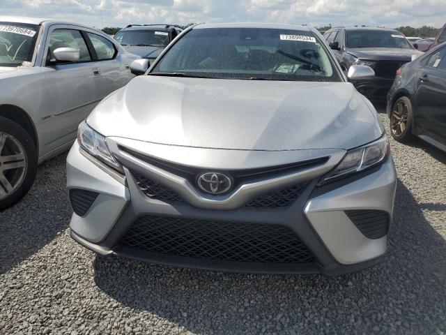 Photo 4 VIN: 4T1G11AK3LU988708 - TOYOTA CAMRY SE 