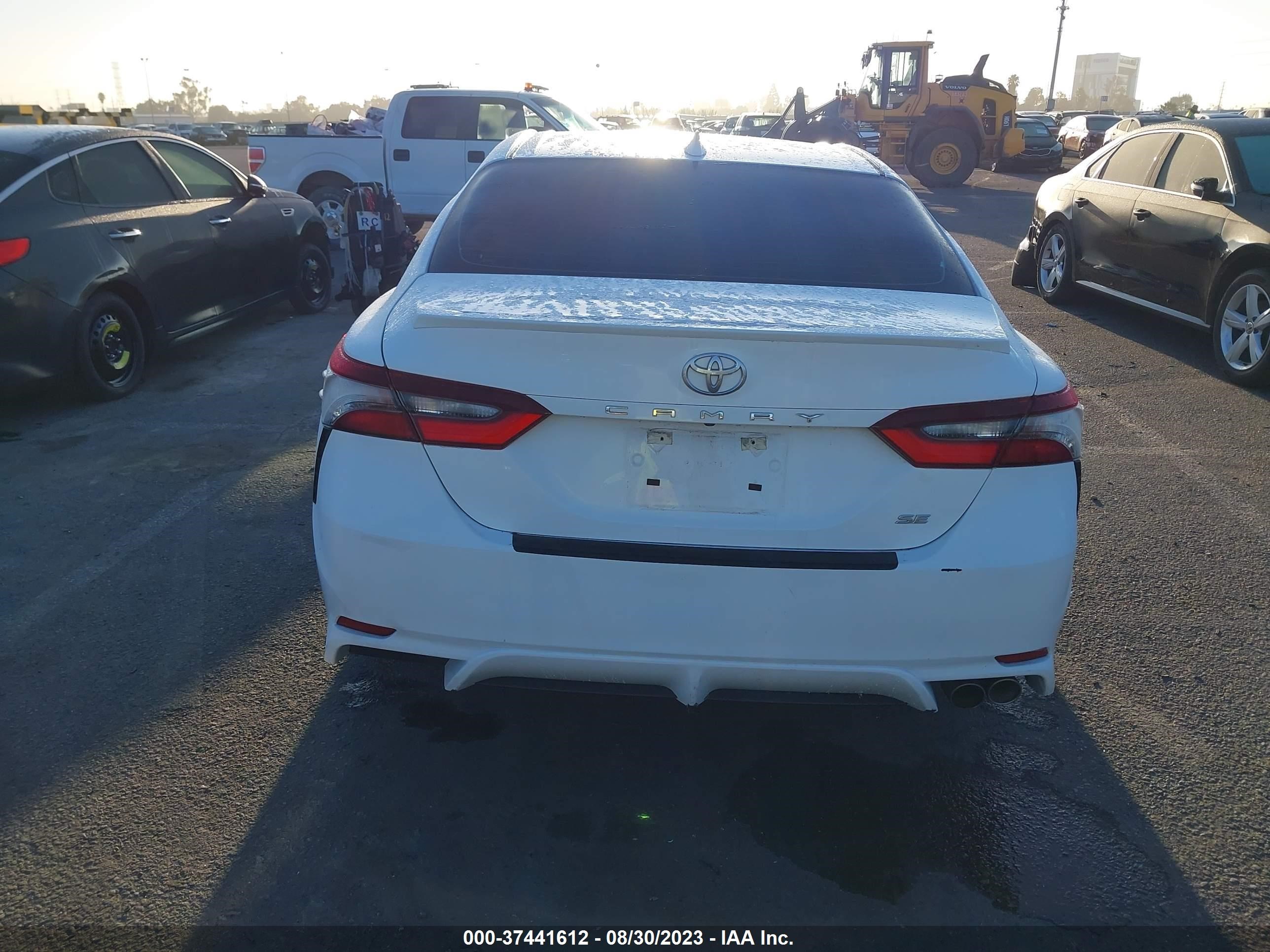 Photo 16 VIN: 4T1G11AK3NU630155 - TOYOTA CAMRY 