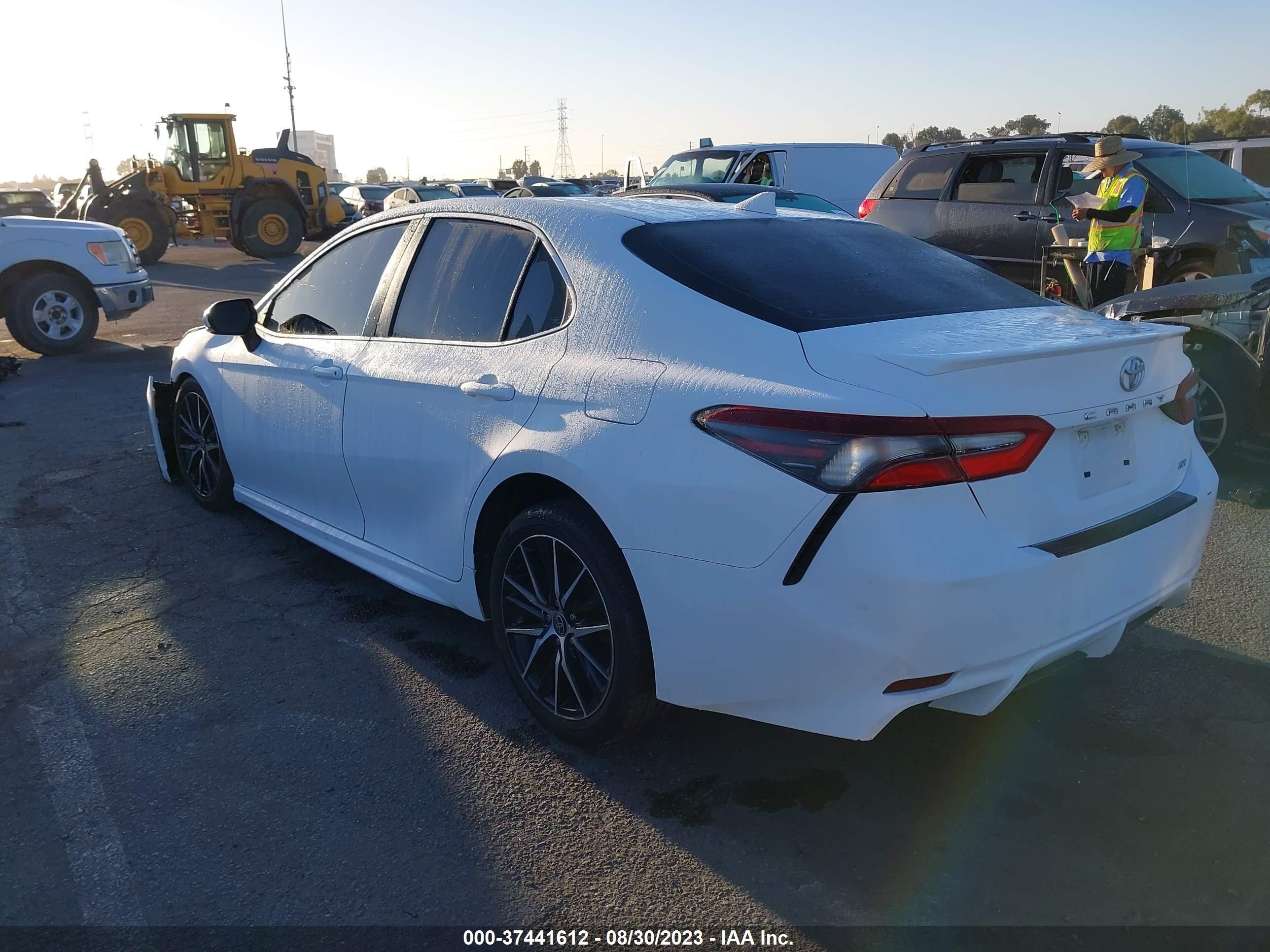 Photo 2 VIN: 4T1G11AK3NU630155 - TOYOTA CAMRY 