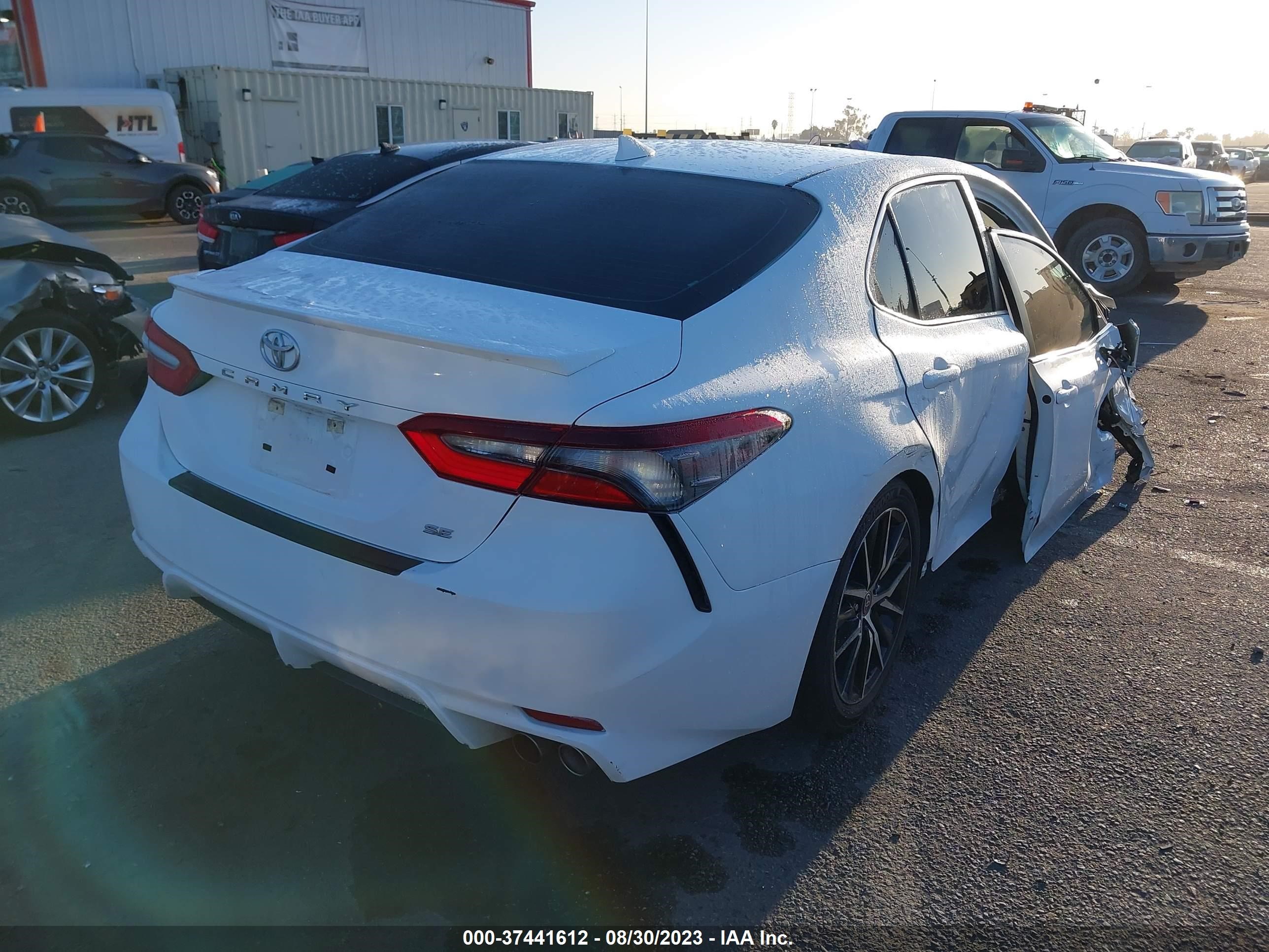 Photo 3 VIN: 4T1G11AK3NU630155 - TOYOTA CAMRY 