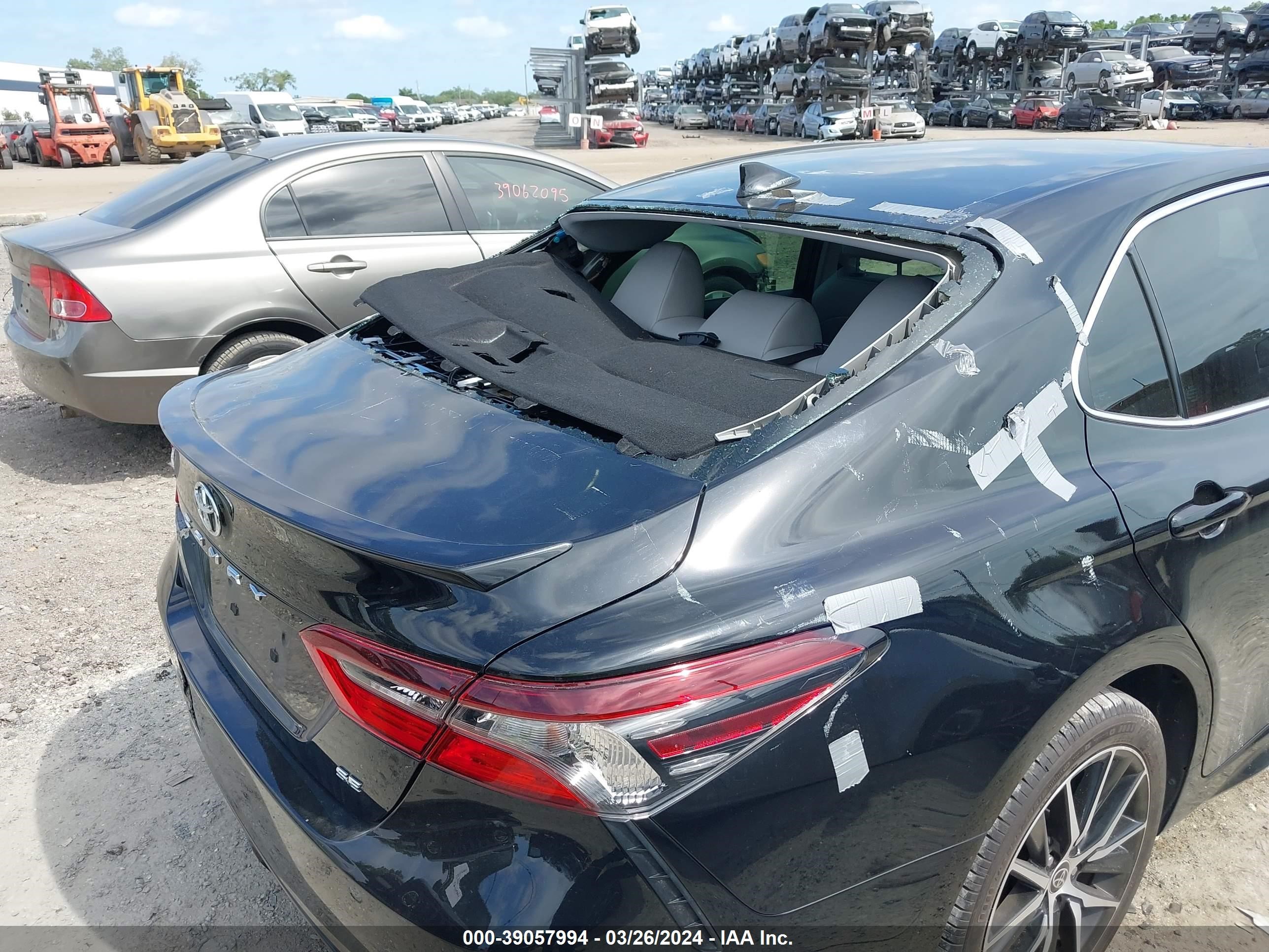 Photo 16 VIN: 4T1G11AK3PU095640 - TOYOTA CAMRY 